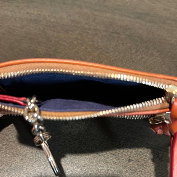 Dooney & Bourke NY Yankees Coin Case - NWOT - Picture 5 of 7